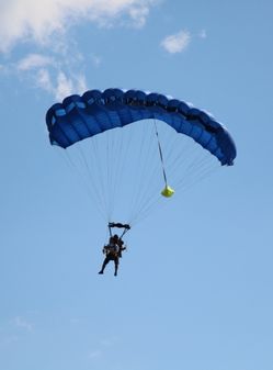 Descente sous voile saut en parachute à tallard