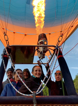 passengers hot air balloon smiles
