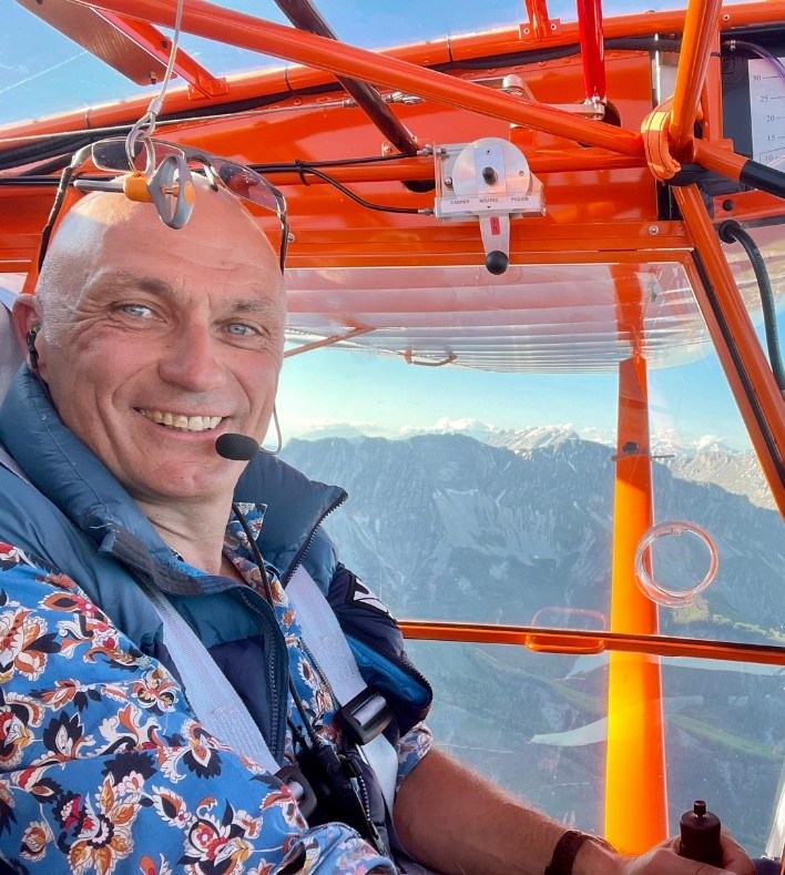 pilot smile in flight ulm plane
