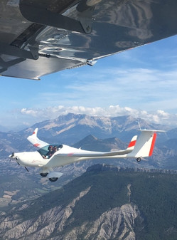 glider piloting mountains