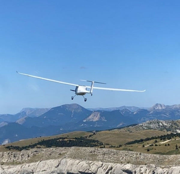 mountain glider piloting