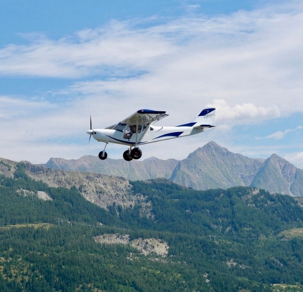 ulm aircraft in mountain flight