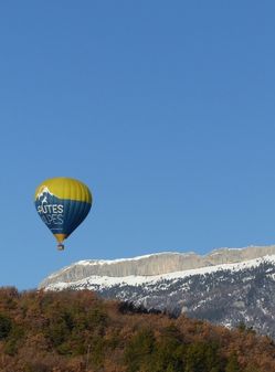 Hot air balloon flight over the mountain of Céüze