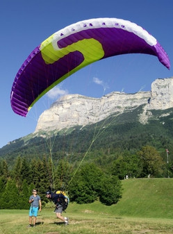 learning to take off paragliding student
