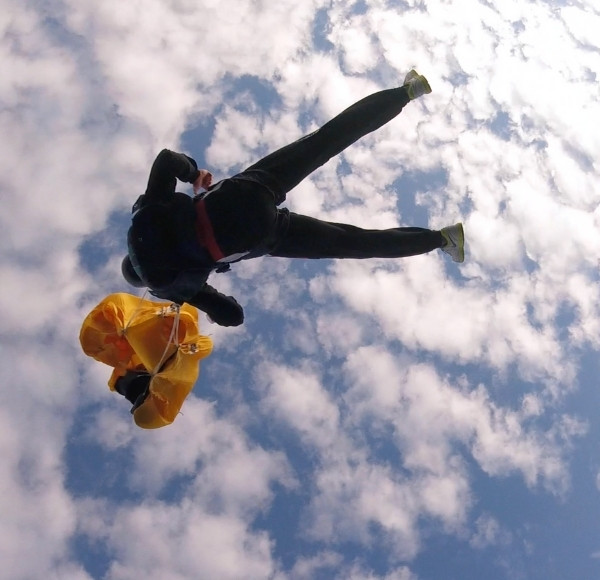 Ouverture parachute dans les nuages stage parachutisme brevet a