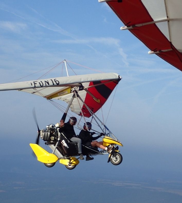 Vol pendulaire Vinon-sur-Verdon pilote en vol fait coucou