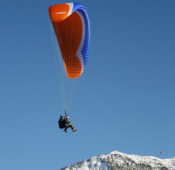 paragliding course in the snowy mountains