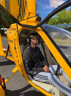 adolescent découvre pilotage autogire