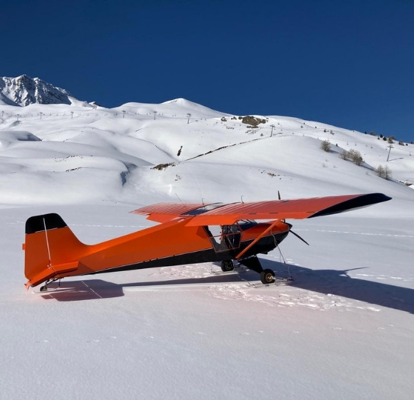 flight plane with skis super devoluy